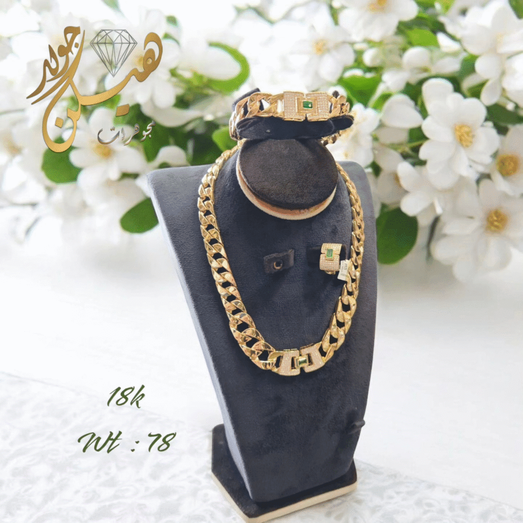 طقم بالحجر الأخضر طقم ذهب عيار 18